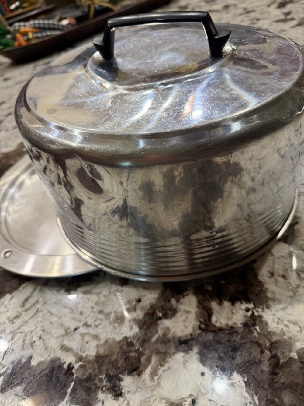 Vintage Regal Ware 1950’s Aluminum Covered Cake Plate Container - Picture 7 of 8